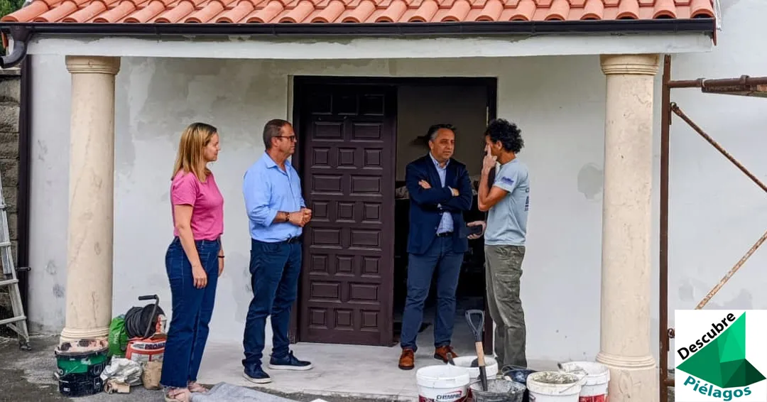 Piélagos finaliza la reparación del tejado y la entrada de la Ermita del Barrio de la Isla de Renedo